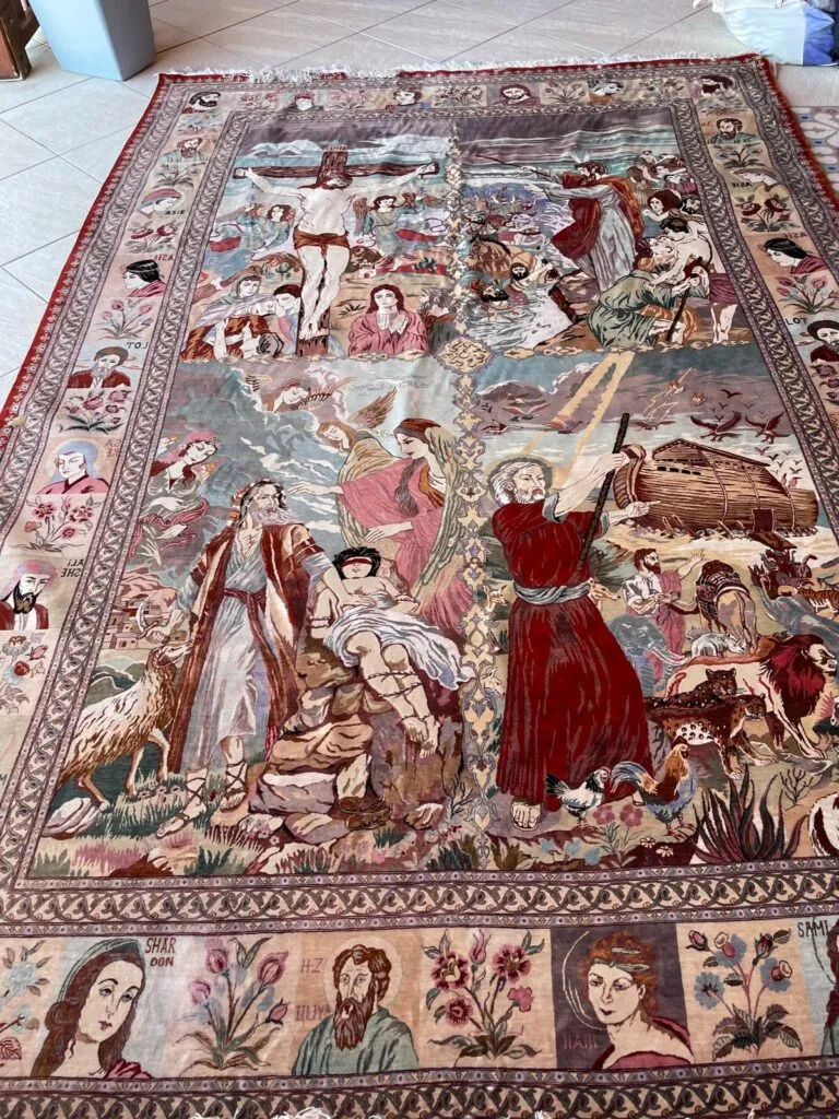 Tapisserie ancienne à décor religieux
